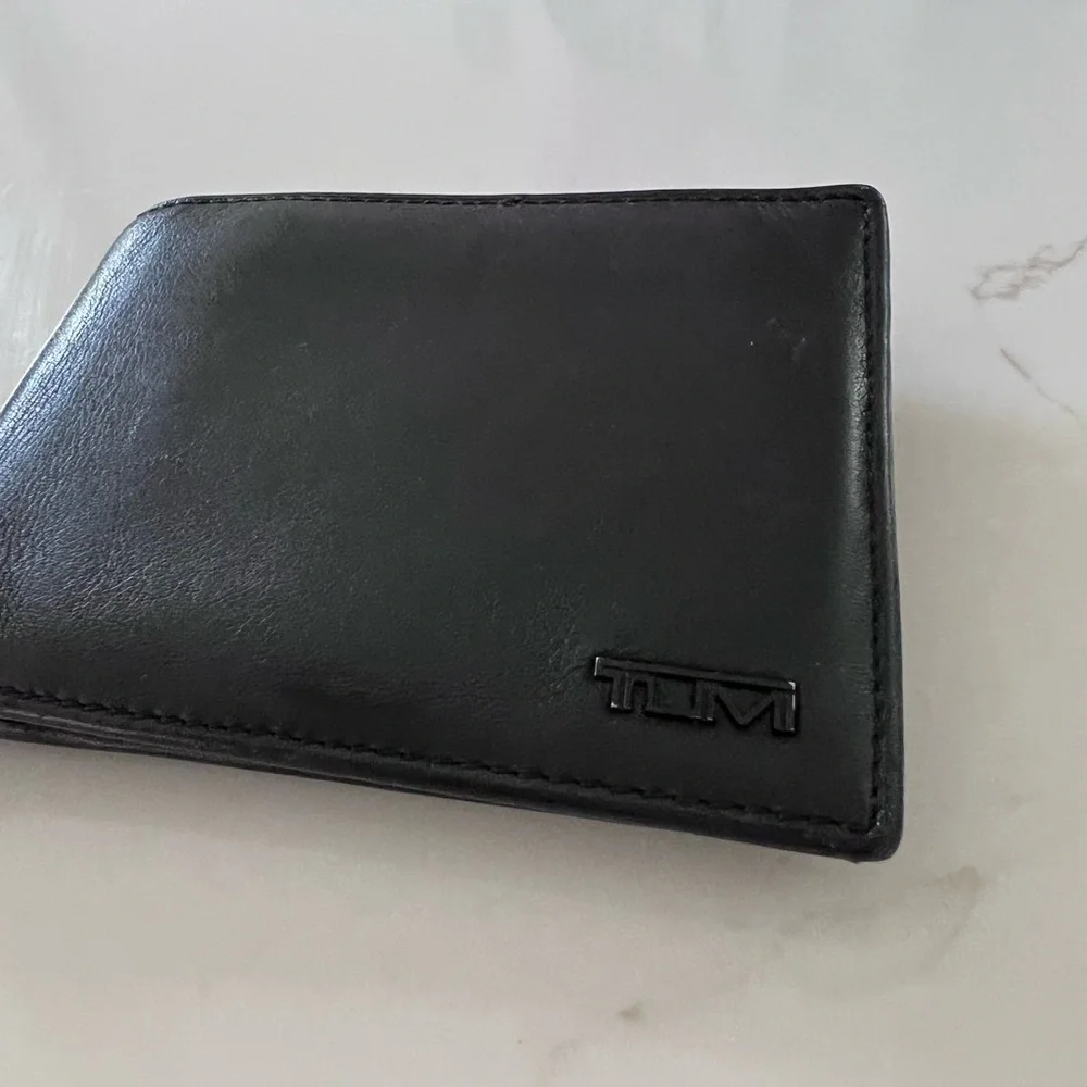 Men's Black Leather Bifold Wallet